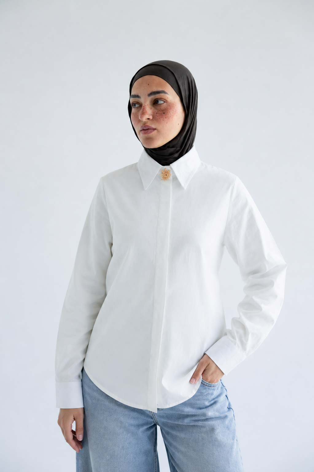 Oversized with brooch shirt in cotton poplin – White