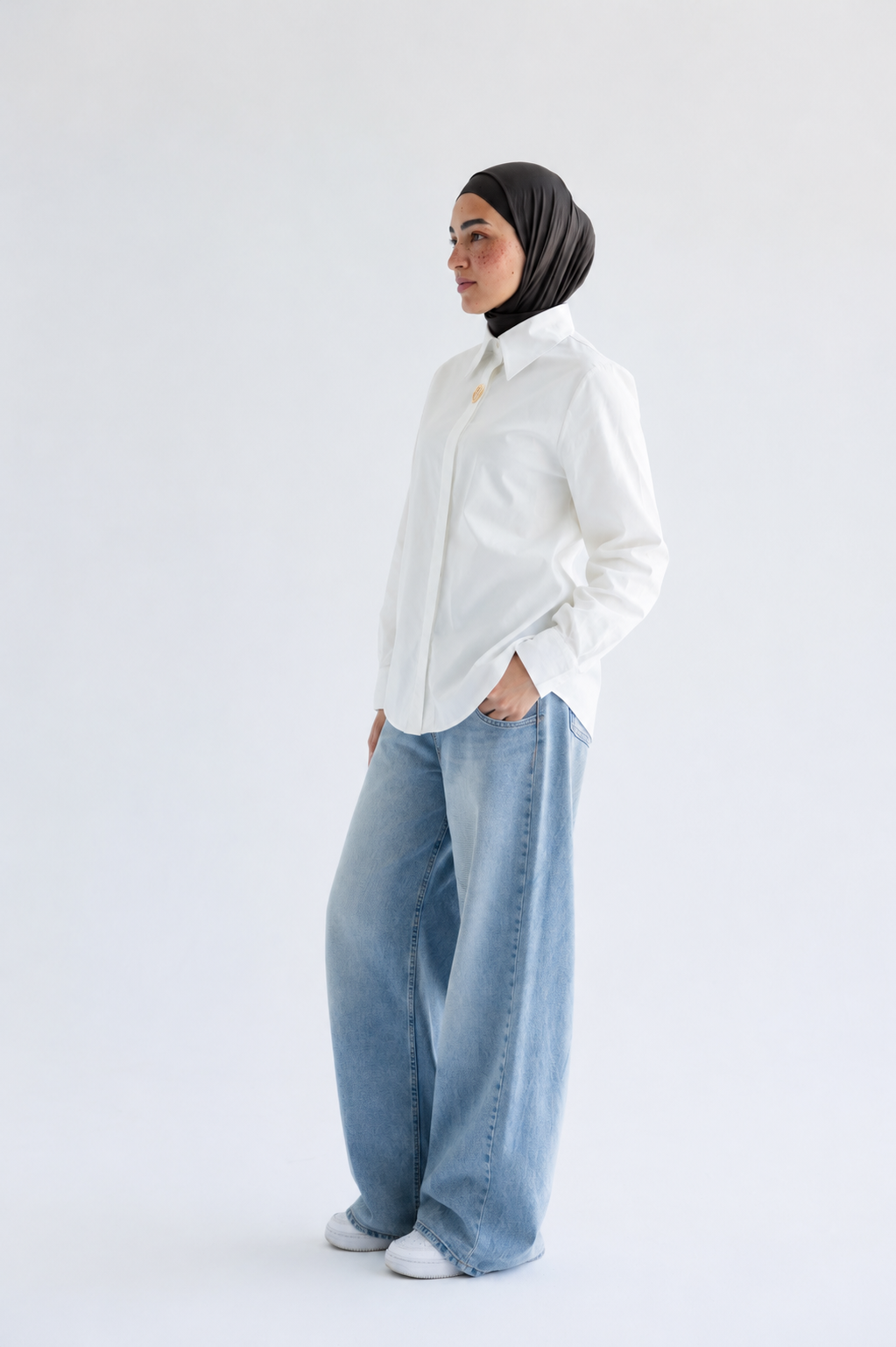 Oversized with brooch shirt in cotton poplin – White