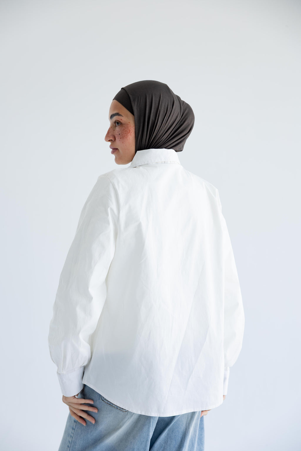 Oversized with brooch shirt in cotton poplin – White