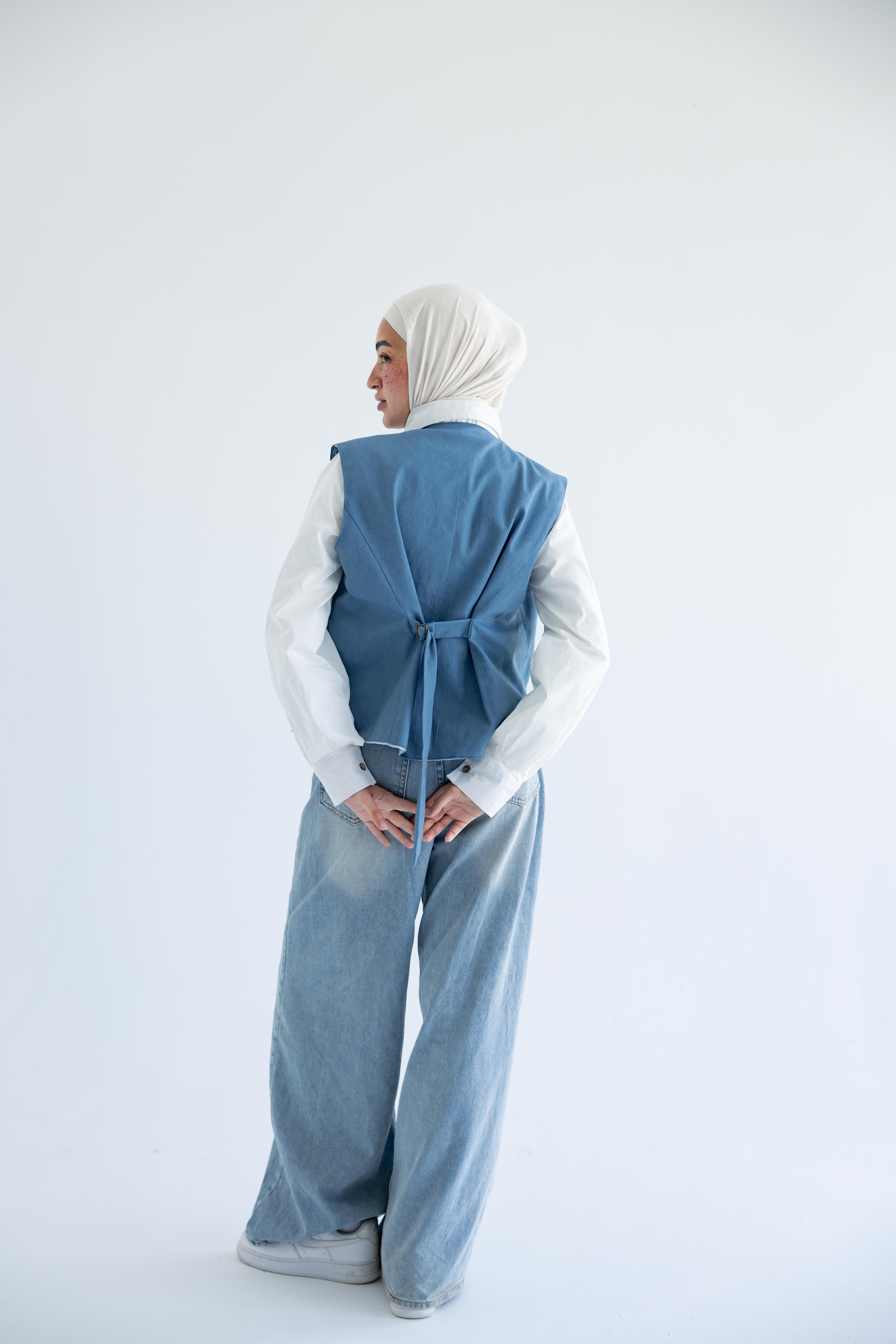 Blossom-beaded vest in chambray cotton - Dusty Blue