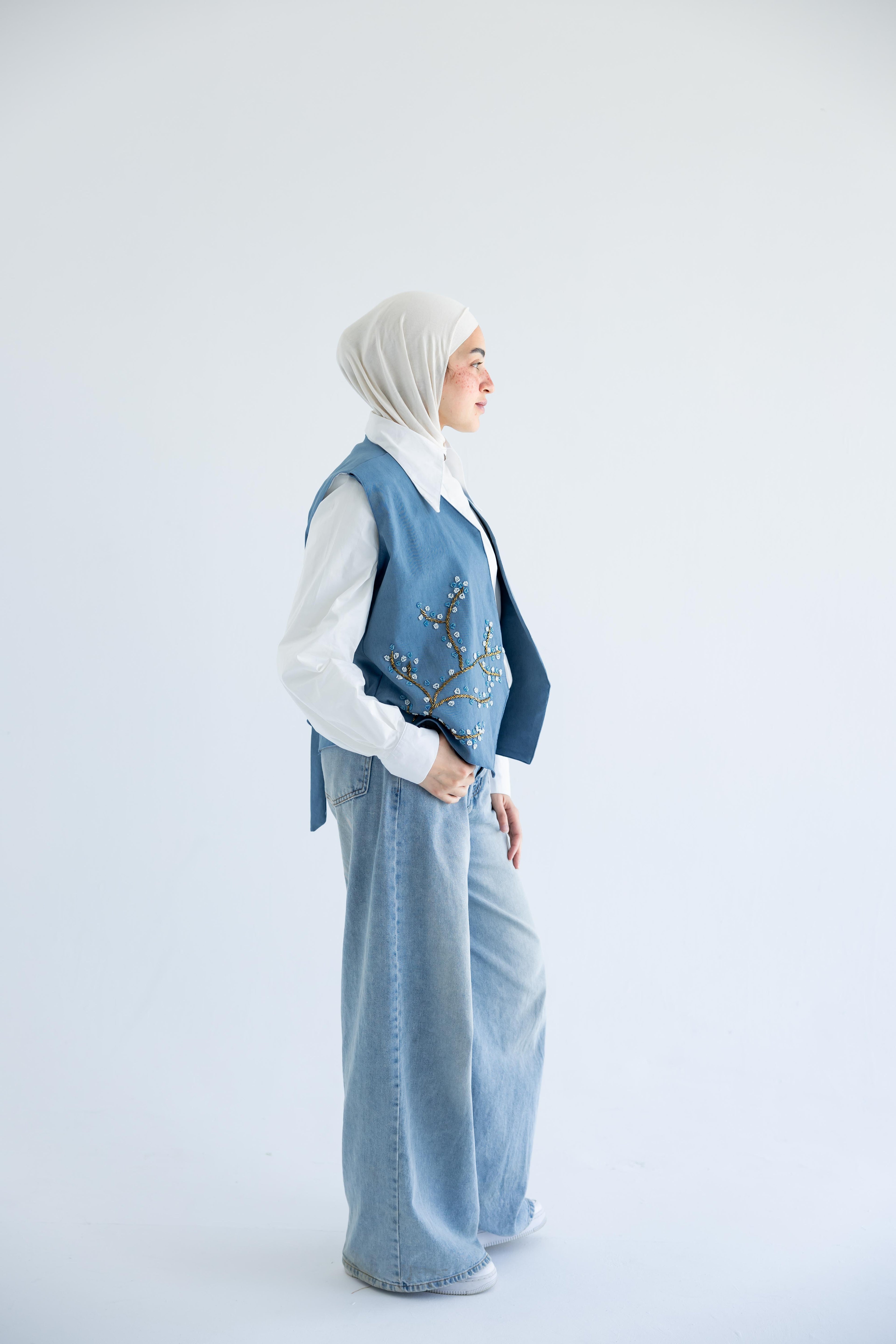 Blossom-beaded vest in chambray cotton - Dusty Blue