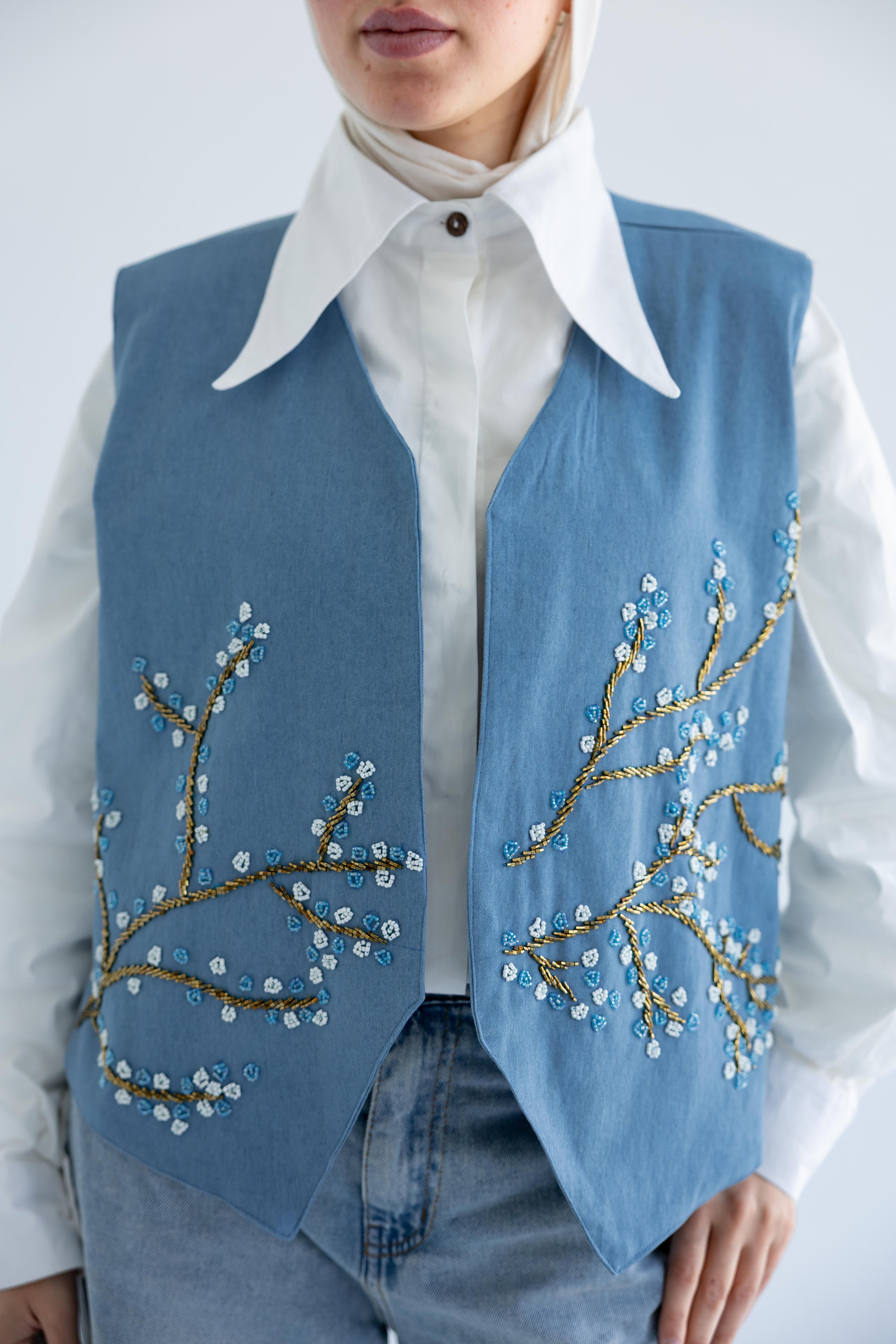 Blossom-beaded vest in chambray cotton - Dusty Blue