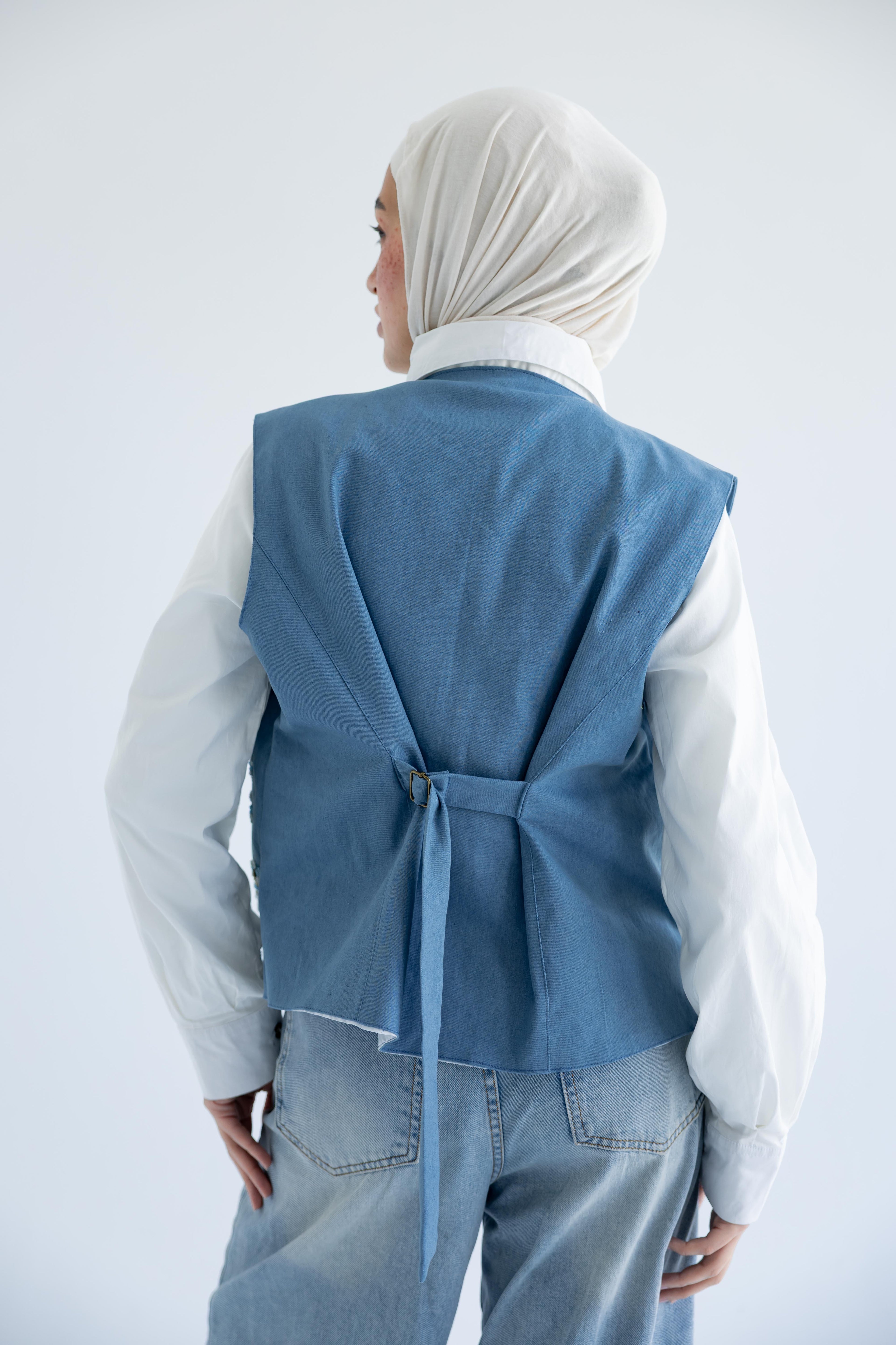 Blossom-beaded vest in chambray cotton - Dusty Blue