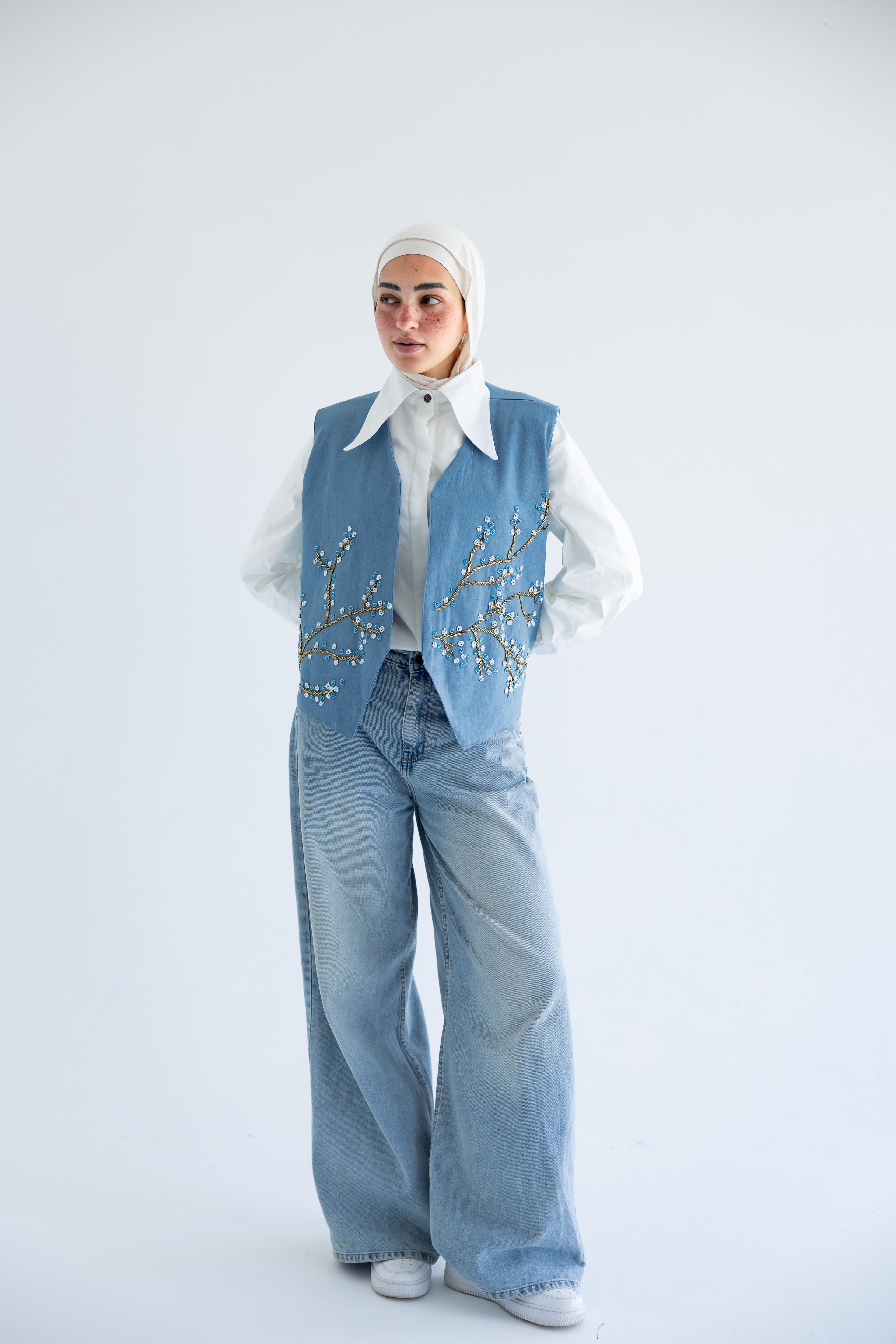 Blossom-beaded vest in chambray cotton - Dusty Blue
