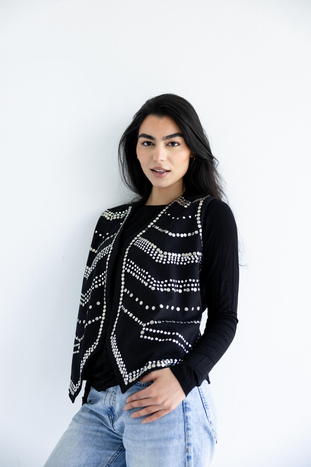 Chevron-studded vest in structured cotton - Black