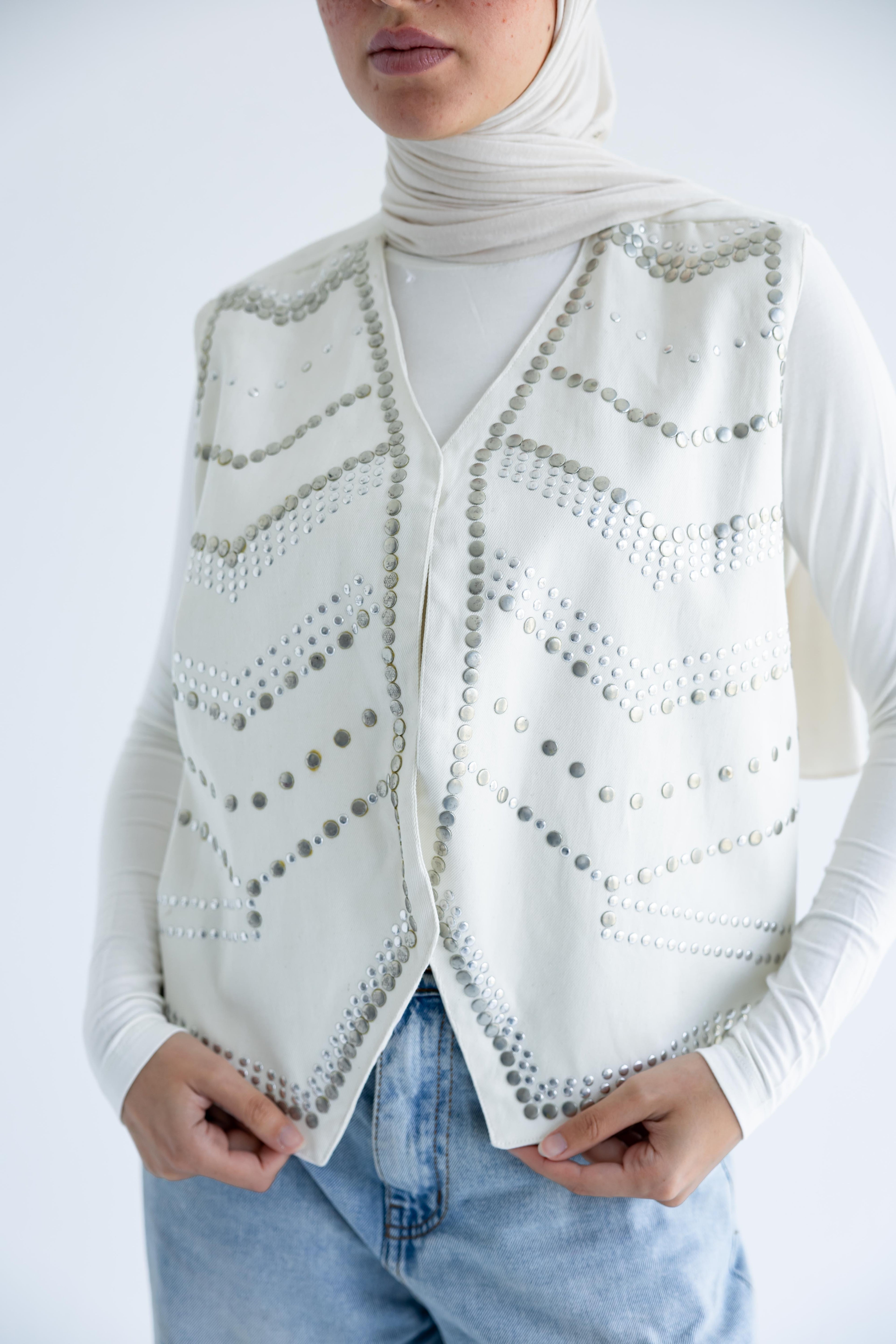 Chevron-studded vest in structured cotton - White