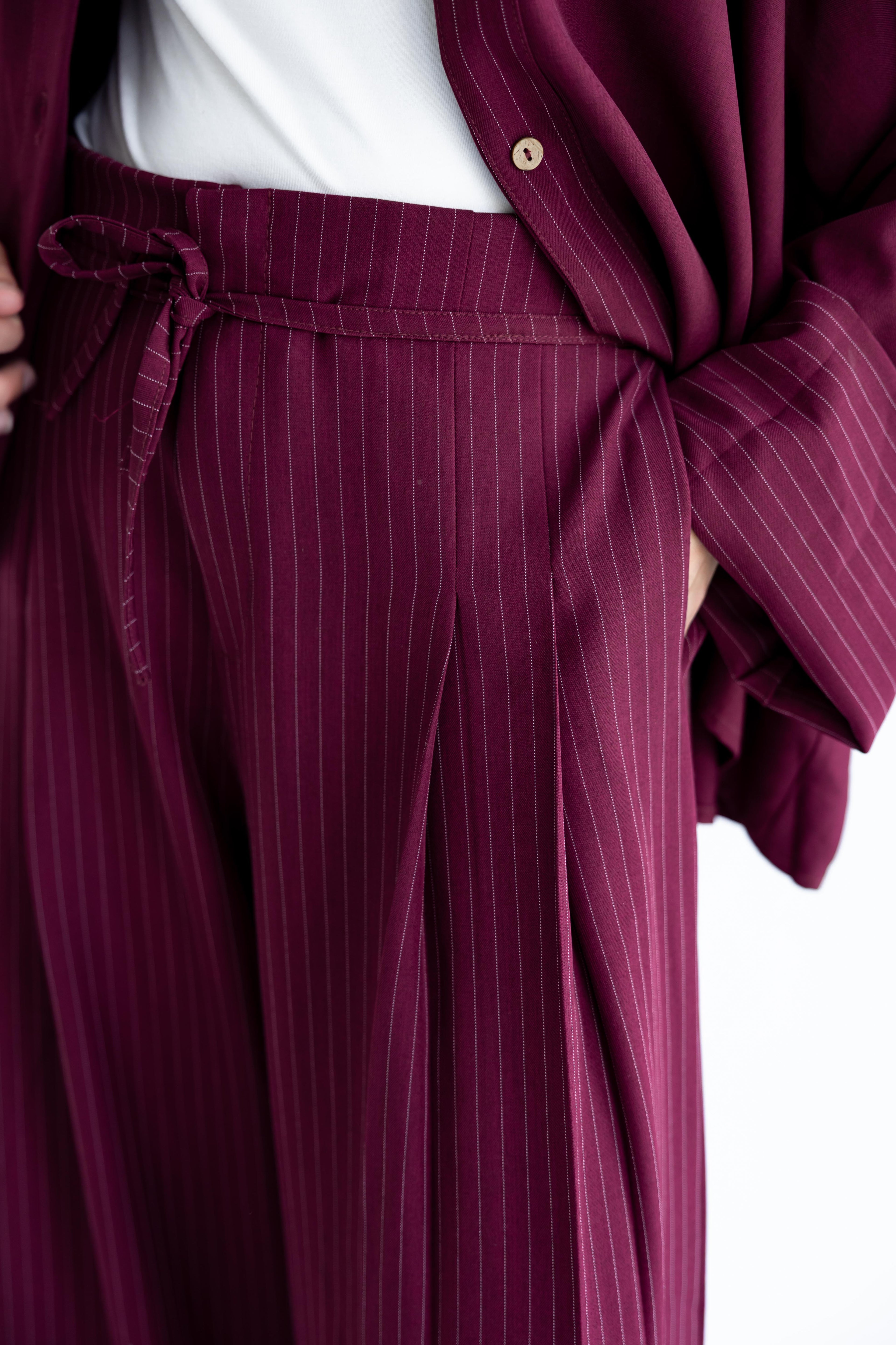 Pinstriped pant in anti-wrinkle Linen TR - Burgundy
