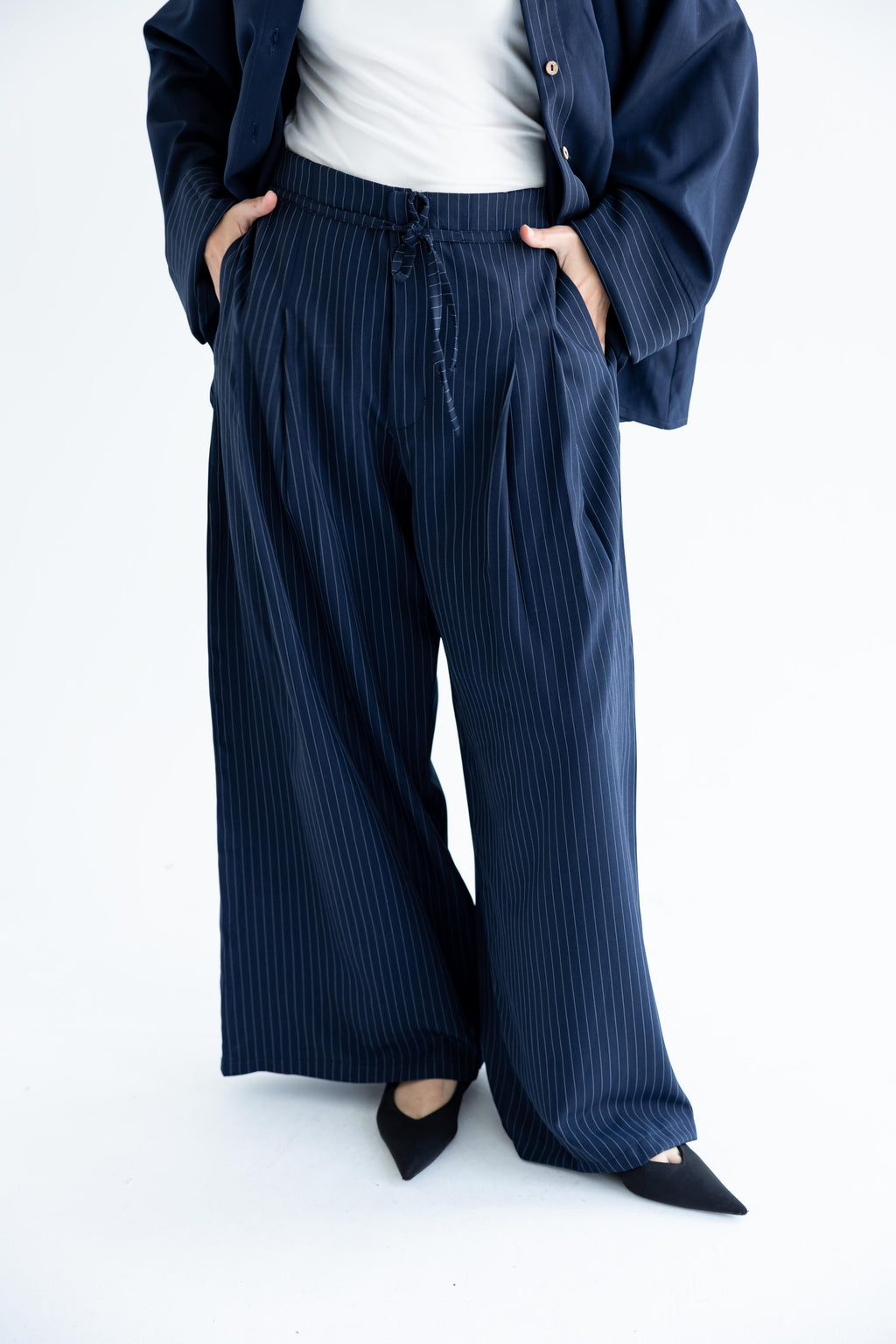 Pinstriped pant in anti-wrinkle Linen TR - Navy