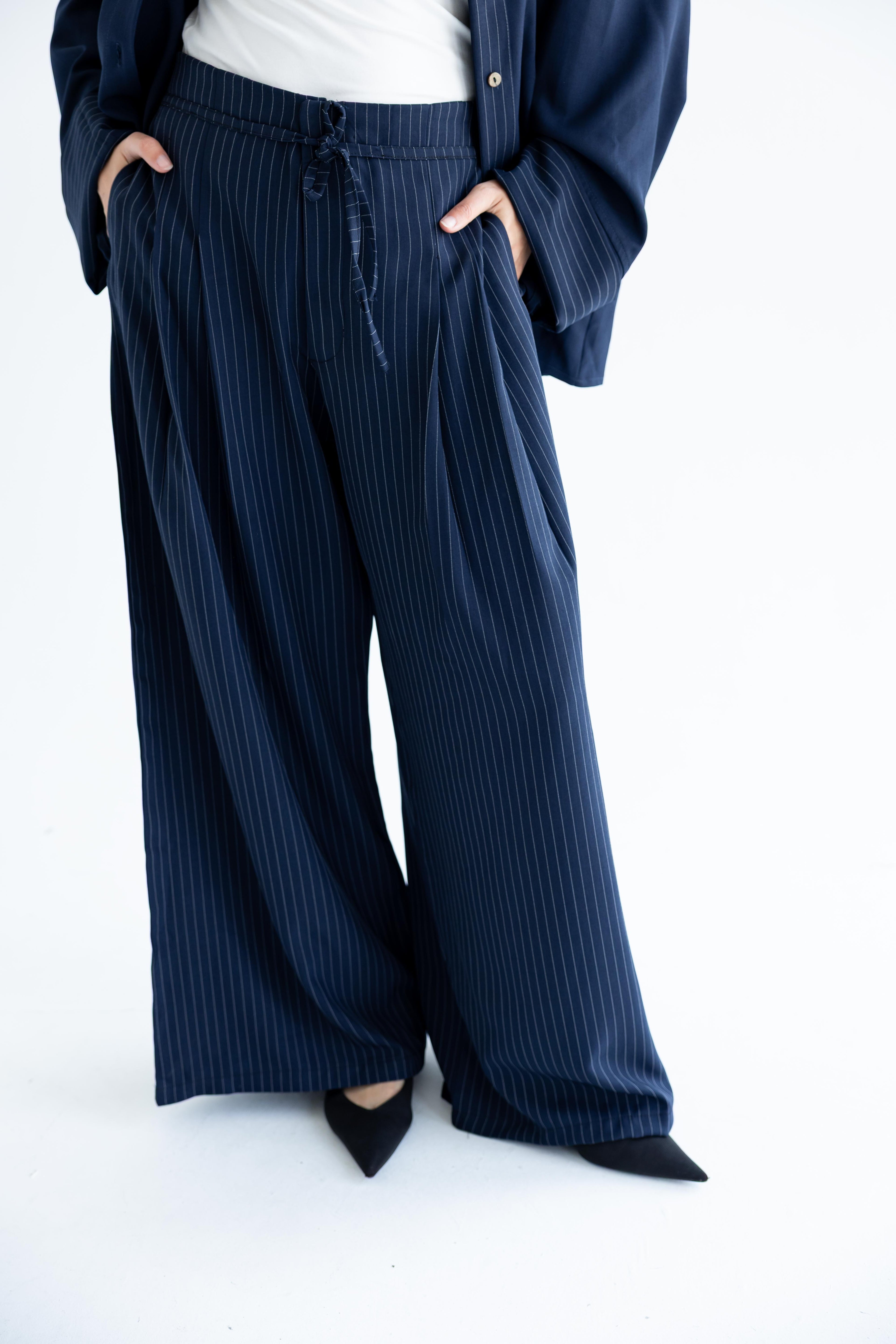 Pinstriped pant in anti-wrinkle Linen TR - Navy