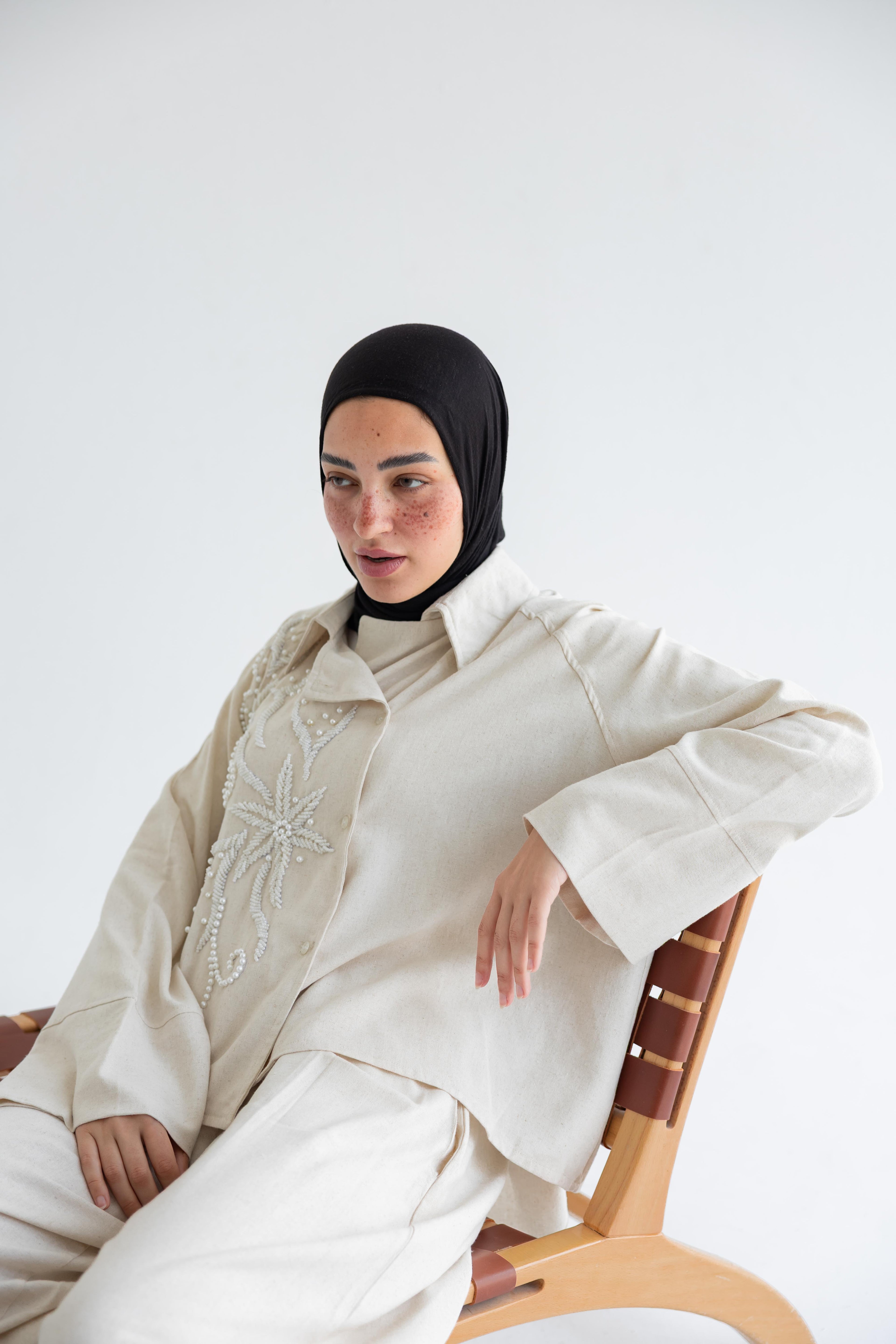 Embroidered floral set in linen - Beige