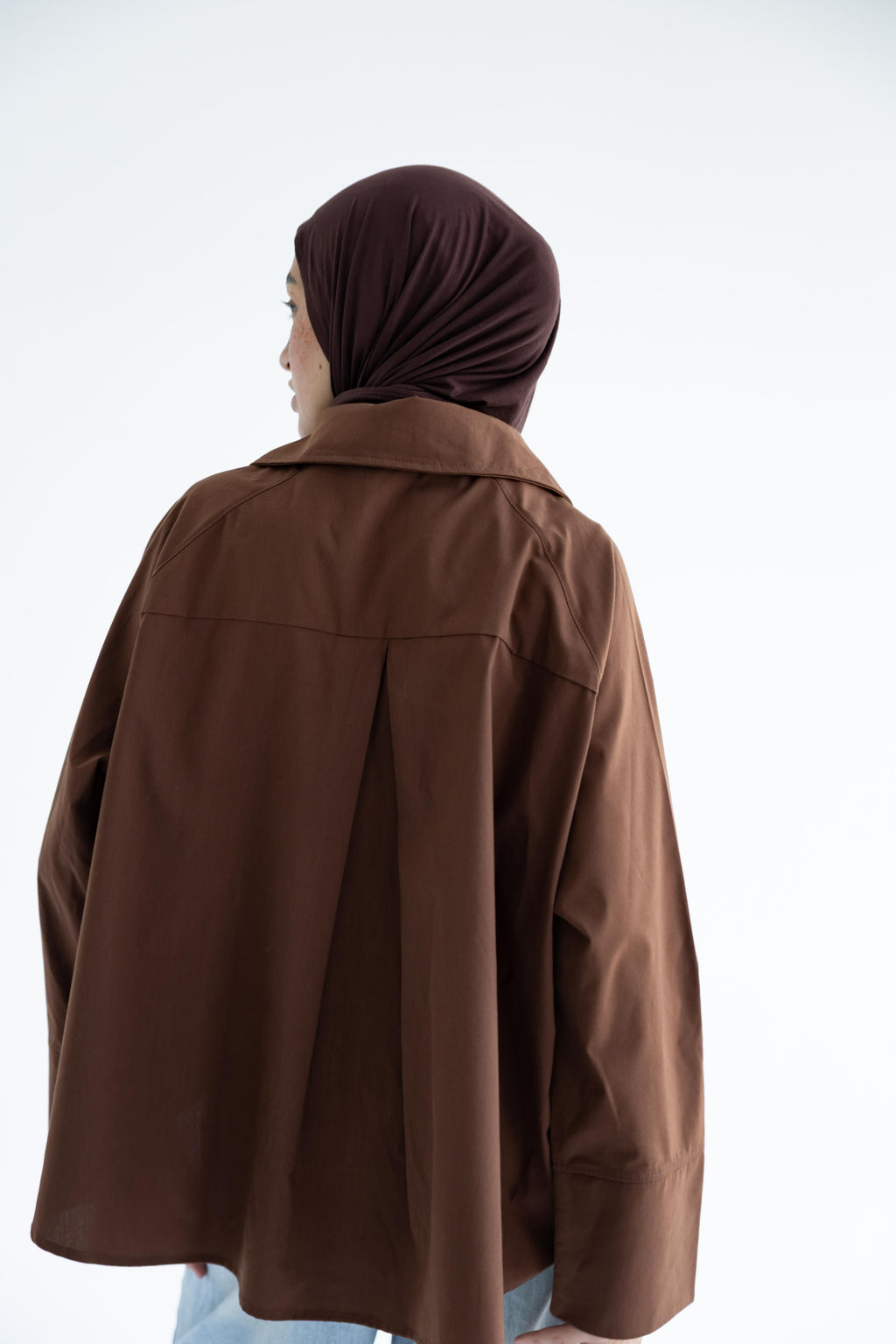 Oversized button-up shirt in cotton poplin – Chocolate brown