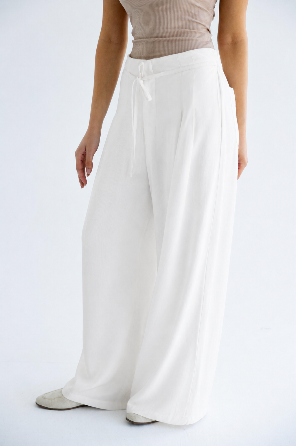 Layered wide-leg pants in linen – White