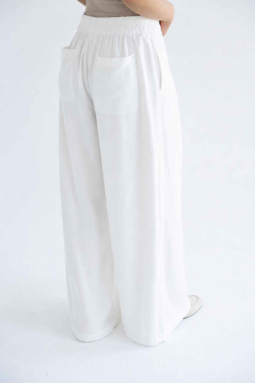Layered wide-leg pants in linen – White