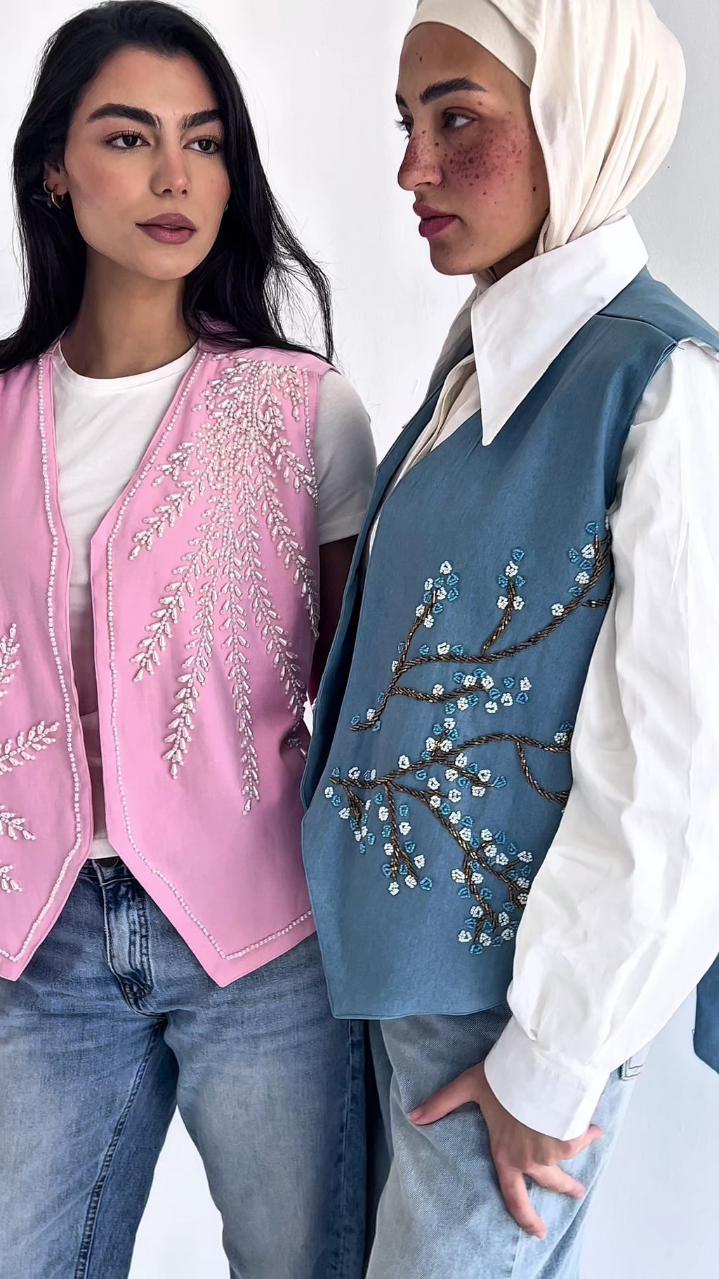 Blossom-beaded vest in chambray cotton - Dusty Blue